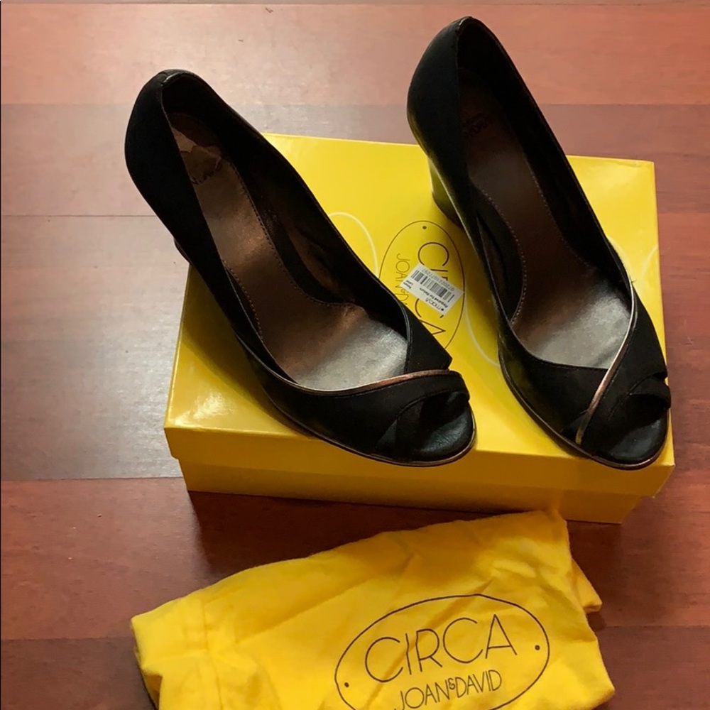 Black Wedges